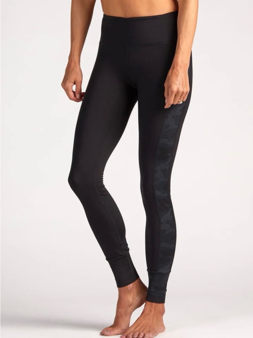 Vuori Women's XS Black Asymmetrical Block Camo Performance Yoga Leggings 25"